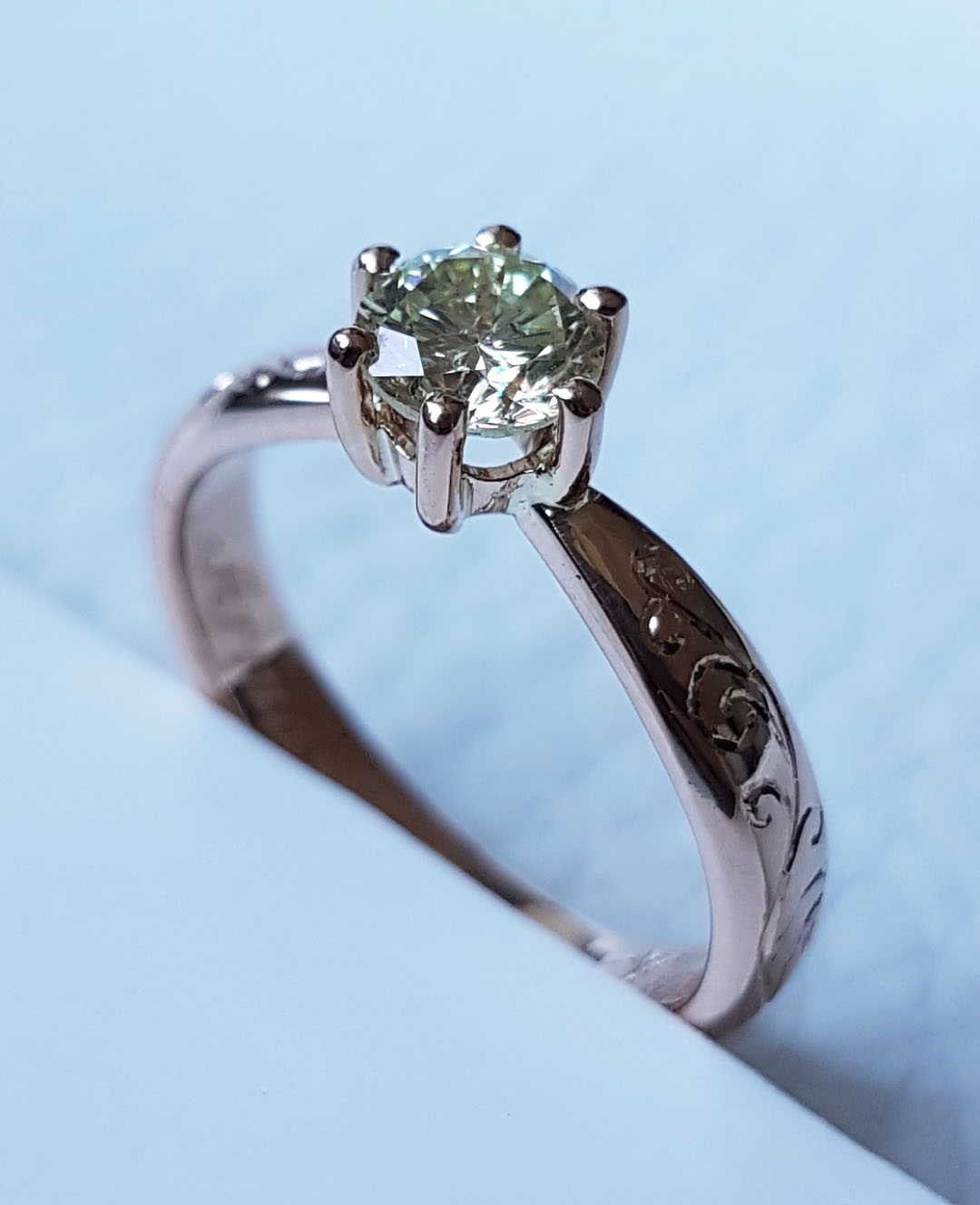 Engagement rings LuxMartin.co.uk